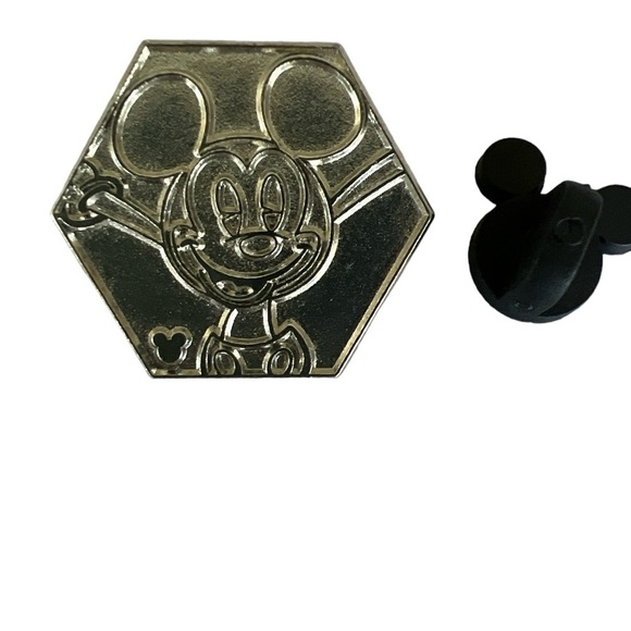 Hidden Mickey 2019 Shapes Mickey
Hexagon Chaser Disney - Picture 1 of 2